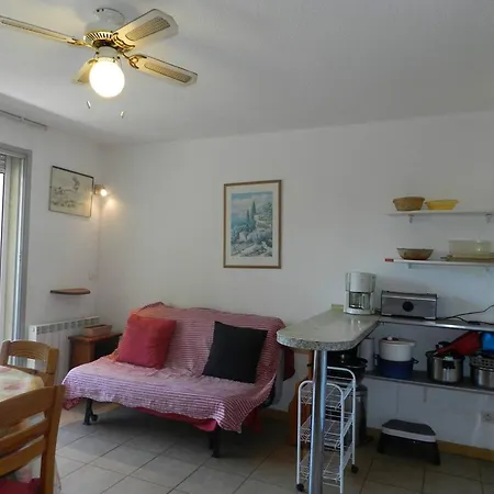Le Lavandou, 4 Pieces, 6 Personnes - Fr-1-251-754 Apartment